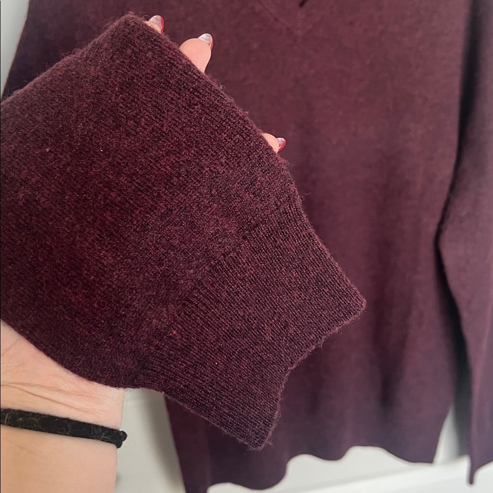 100% Cashmere Burgundy V Neck Sweater - Picture 7 of 8